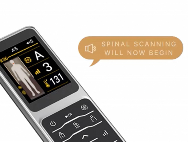 CERAGEM Fernbedienung. Die V4 Liege hat eine Sprachausgabe, die sich ein- und ausschalten lässt.