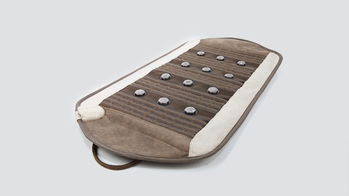 Die kleine CERAGEM Goodle Thermalmatte (CERAMIX MAT M1) diagonal ausgebreitet.