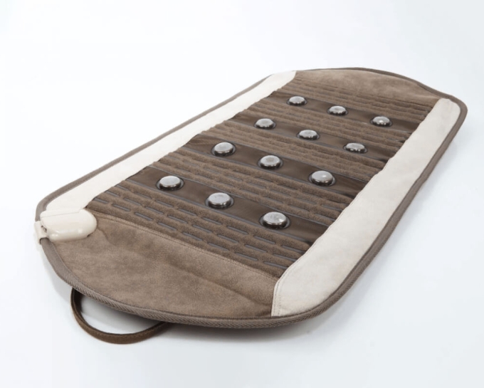 Die kleine CERAGEM Goodle Thermalmatte (CERAMIX MAT M1) diagonal ausgebreitet.