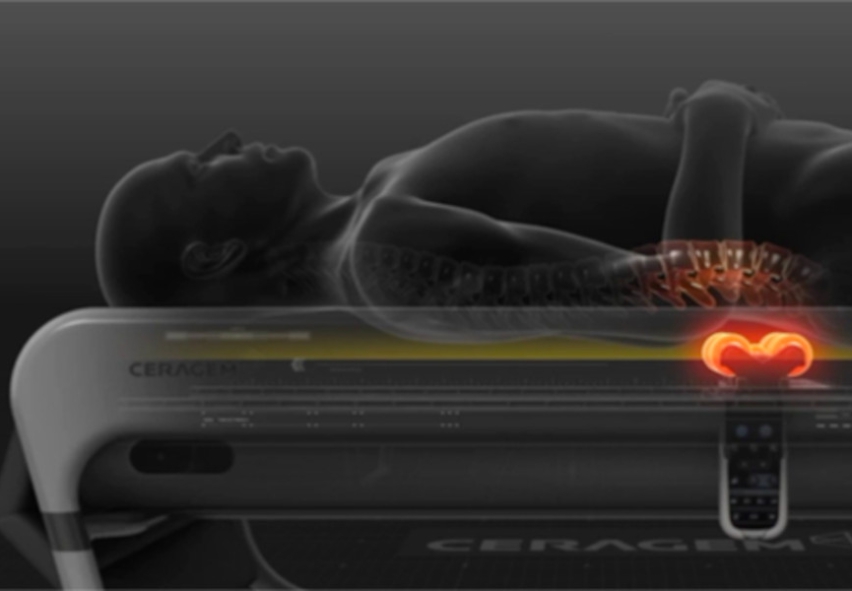 Grafik mit einem Menschen auf der CERAGEM Master V4 Liege. Die integrierten Massagerollen sind rot hervorgehoben und stellen die Wäre der Moxibustion dar.