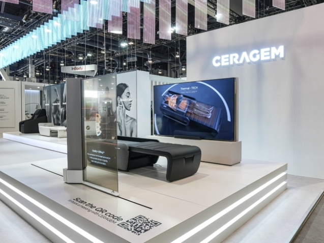 CERAGEM-Liege auf einem Messestand